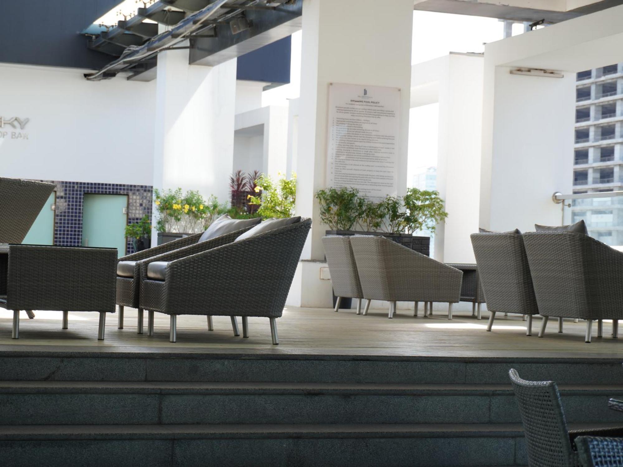 Naki Suites @ Silvertown Phnom Penh Bagian luar foto